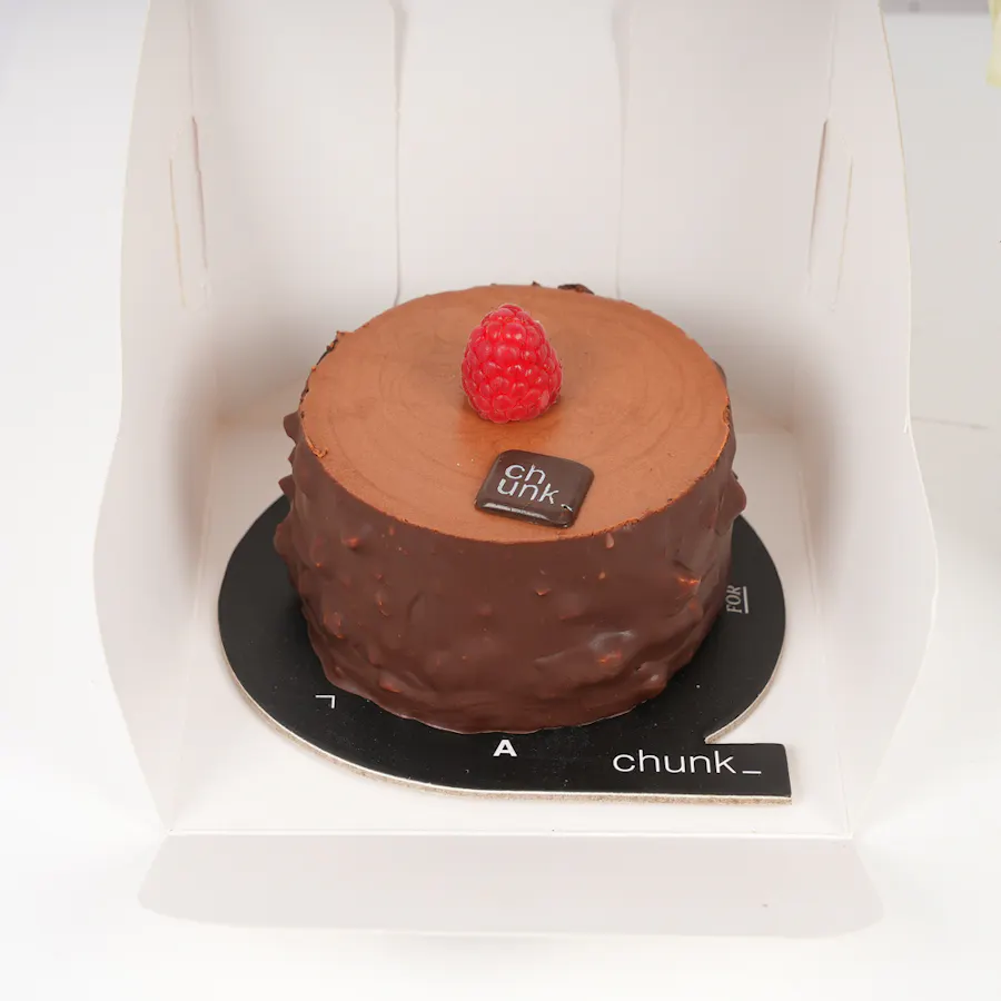 Chunk Chocolate Raspberry Small Cake | Beauty Vase 3