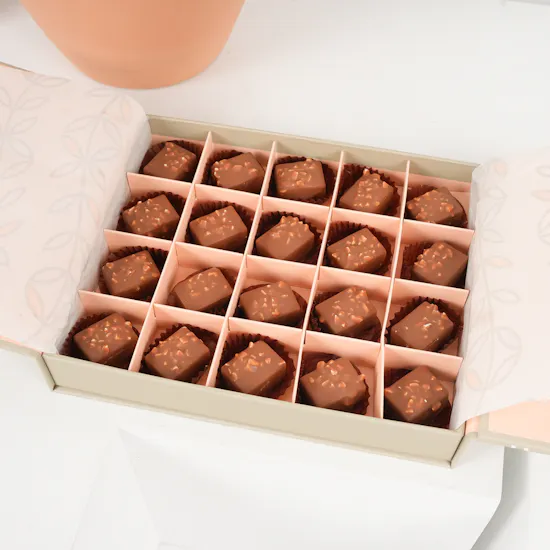 Floward Crunchy Chocolate Box | White Flowers