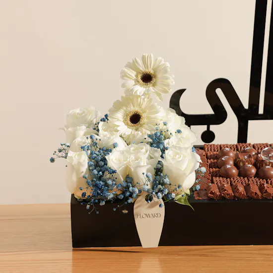 Après Al Ghaly Chocolate Tray | Elegant White Flowers