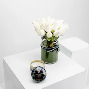 Candle Connection Fresh Linen & Amber Blue with White Roses Vase Candle Connection Fresh Linen & Amber Blue with White Roses Vase