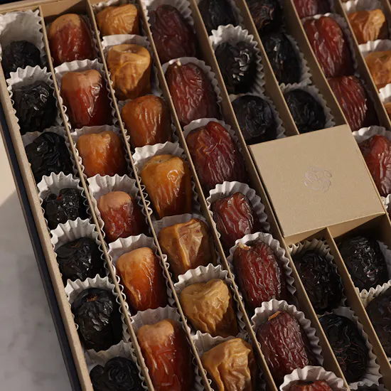 Nua Dates Classic Blue Box