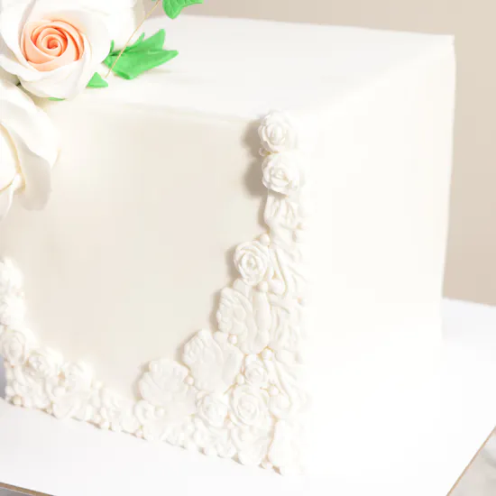 Floward Botanical Bloom Cake