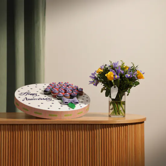 Helen's Mini Cup Cakes with Your Message | Flowers Vase