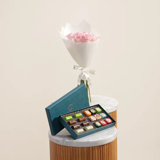 Venchi Murrine Chocoviar and Ingot Chocolate Blue Gift Box | Soft Flowers