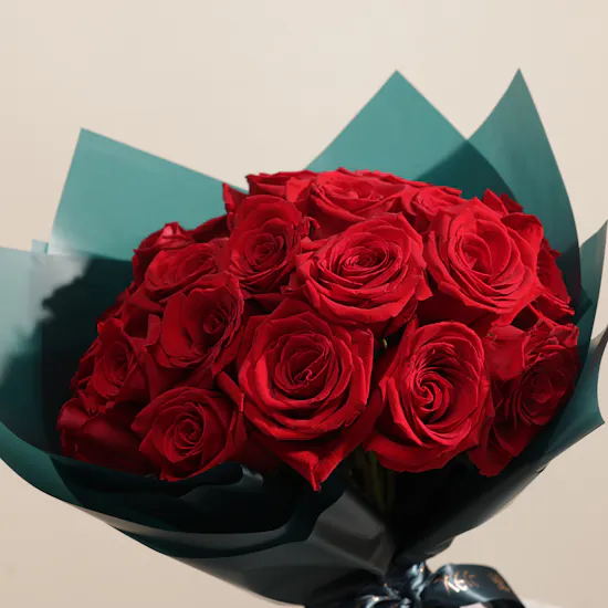 Leonidas Red Heart Chocolate Box | Stunning Red Flowers