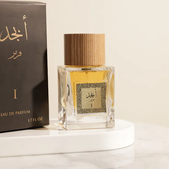 عطر أبجد 1 أو دي بارفيوم للجنسين من قرمز