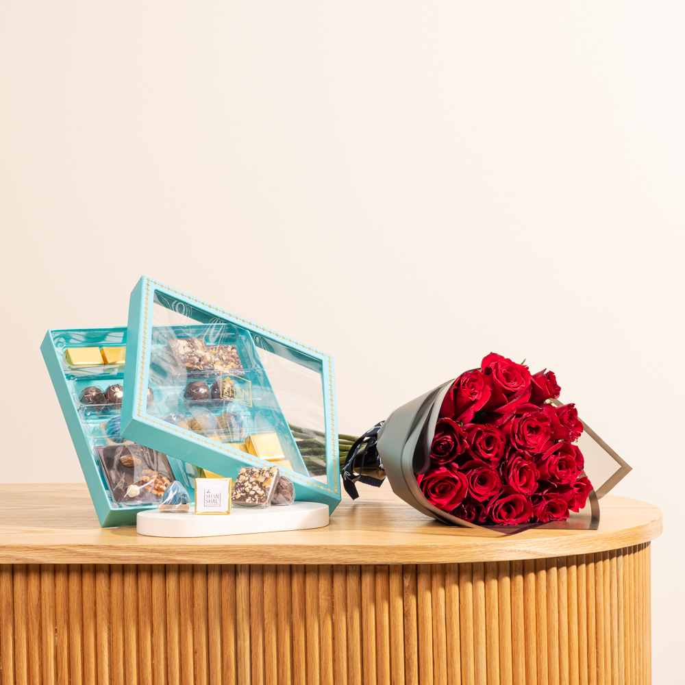 علبة شوكولاتة  فيروزي من شان شال | جوري حمراء