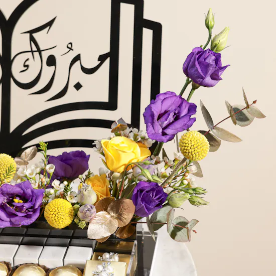 صينية شوكولاتة التهنئة بالتخرج المزينة بالزهور من فلاورد