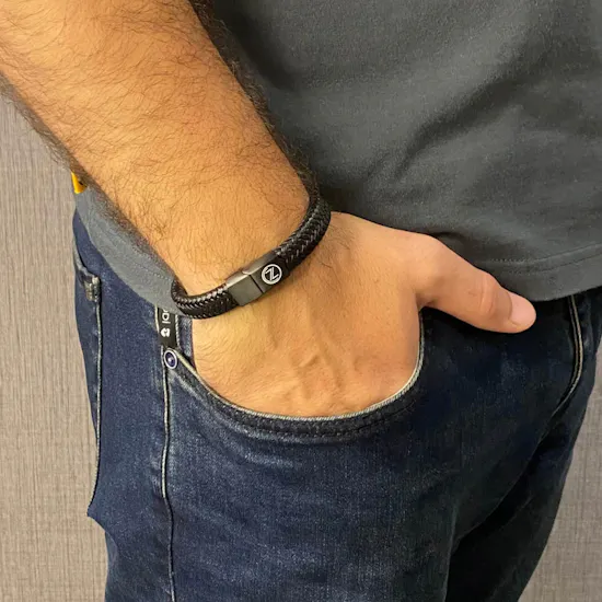 Zus Wide Men Bracelet | Black