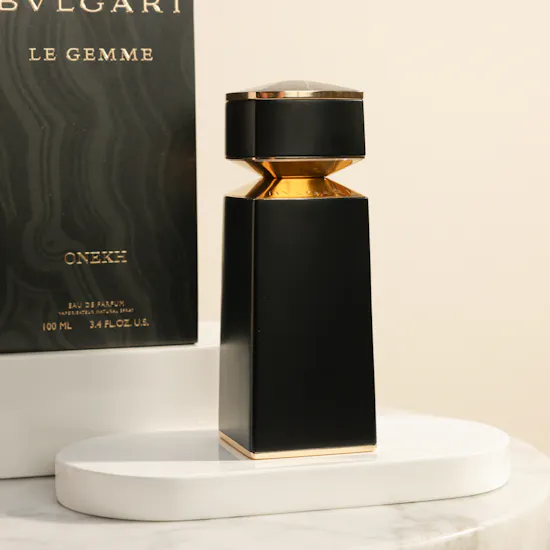 عطر لو جيمي أونيك او دى بارفيوم للرجال من بولغاري | صندوق زهور أنيقة