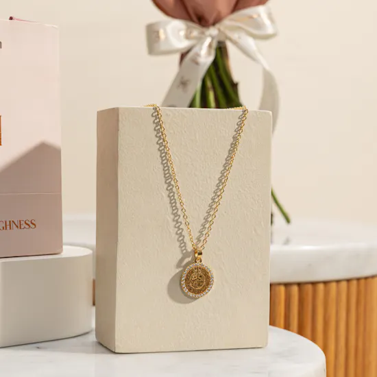 Hrh Surat Al Falak Necklace | Soft Roses Bouquet
