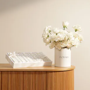 Le Chocolatier Dubai Bridal Chocolate Tray | White Flowers