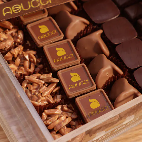 Abucci Chocolate Box | Pure Eustoma Flowers