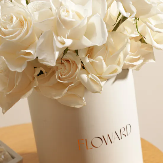 Le Chocolatier Dubai Bridal Chocolate Tray | White Flowers
