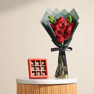 Floward Flowers and Leaves Chocolate Box | Royal Celebration Flower Floward Flowers and Leaves Chocolate Box | Royal Celebration Flower