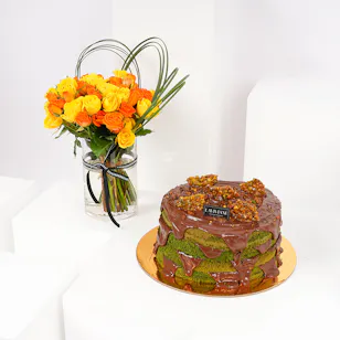 Laviviane Nutella Pistachio Cake  | Blooms Vase