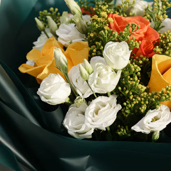 Sweet Atelier Delicious Cake | Vibrant Flowers Bouquet