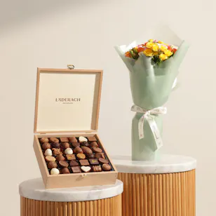 Läderach Praline Chocolates Wooden Box | Sweet Flowers 