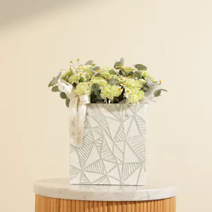 Green Beauty Breeze Flower Vase