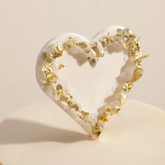 Mister Baker Gold Heart Mum Cake