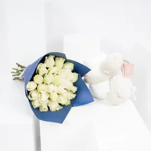 Floward Sheep Toy with Blanket | White Roses