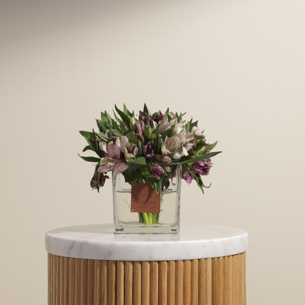 البتلات الرقيقة | مزهرية زجاجية