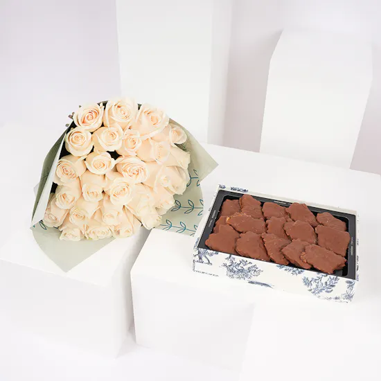 Hanoverian Crepe Dulce Box | Roses Bouquet