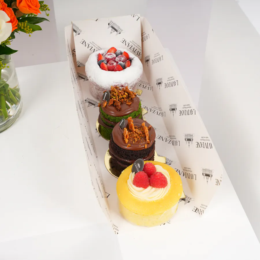 Laviviane Slider Cake Box | Vibrant Roses 3