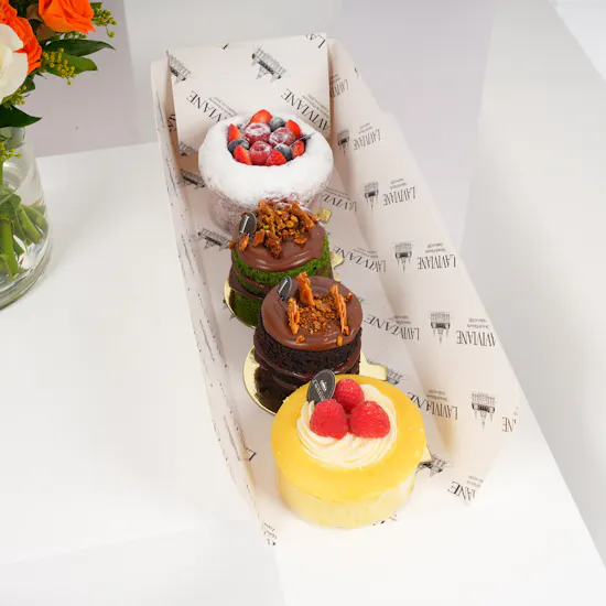 Laviviane Slider Cake Box | Vibrant Roses