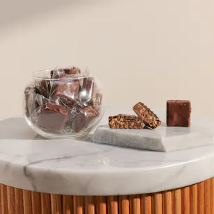 Floward Milk Hazelnut Roche Chocolate Vase | 15 Pieces Floward Milk Hazelnut Roche Chocolate Vase | 15 Pieces
