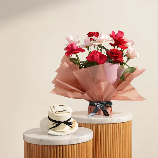 Sweet Atelier Customized by Photo 2026 Graduation Cake | Festive Flower Bouquet