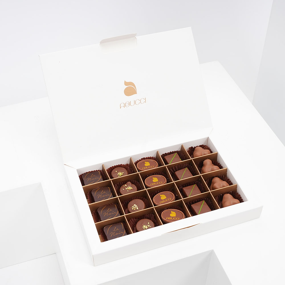 صندوق شوكلاتة وسط من ابوتشي