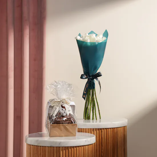 Soucolat Flakes Athel 43% Milk Chocolate Box | Gentle Flower Bouquet