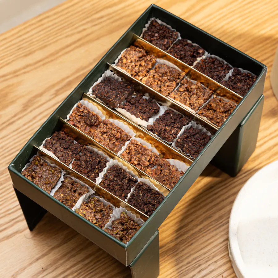 Catchy Gallery Minimalist Ramadan Nut Tray | Giovanni Chocolate and Flower 3