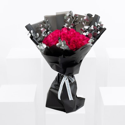 30 Fuchsia Roses | Black Wrap