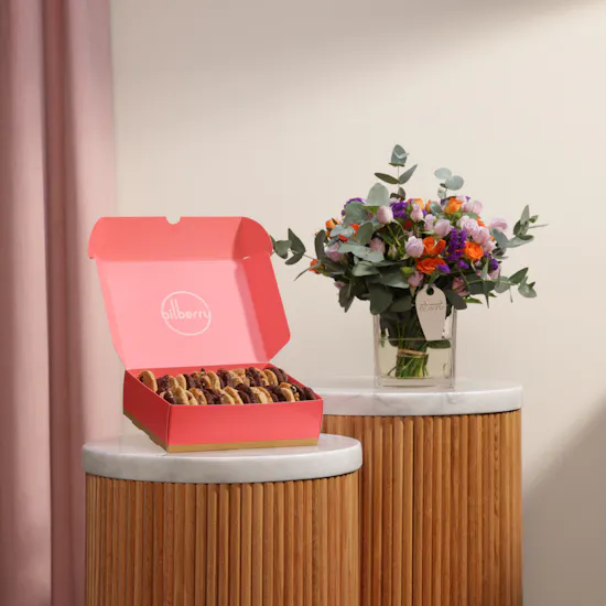 Bilberry Cookies Medium Box | Colorful Vase