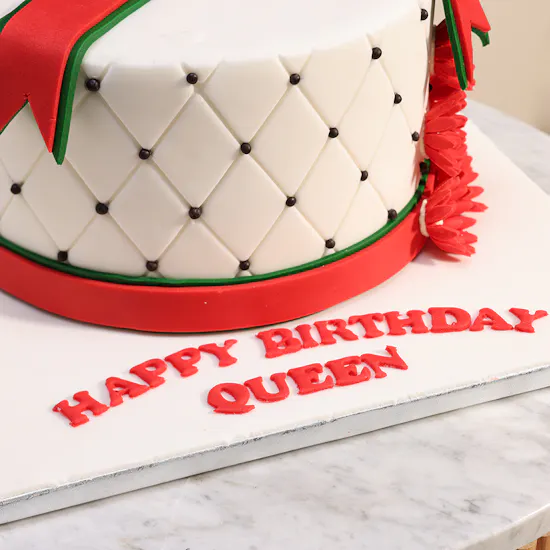 Floward Happy Birthday Queen Cake