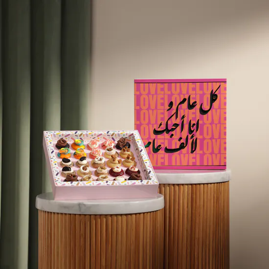 صندوق ميني كب كيك كل عام وأنا أحبك لألف عام من شوجرجرام