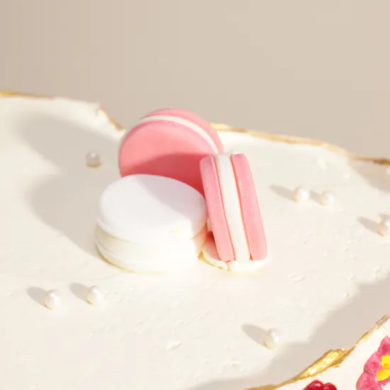 Floward Macrons and Flowers Heart Cake
