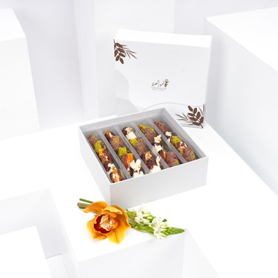 Tomoor Alula Stuffed Dates Box with Blooms 