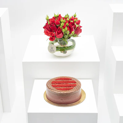 كيك رد فلفت بالشوكلاتة من منش | باقة الجوري كيك رد فلفت بالشوكلاتة من منش | باقة الجوري