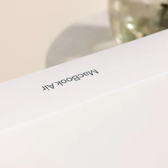 Apple MacBook Midnight Air M5 512 GB | Timeless Flower Vase