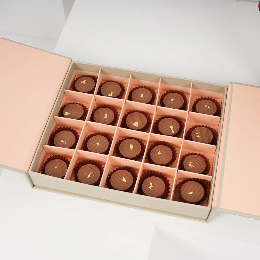 Floward Caramel Chocolate Box | Roses Vase 4