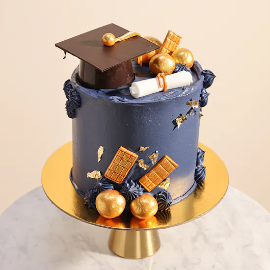 Floward Graduation Cake