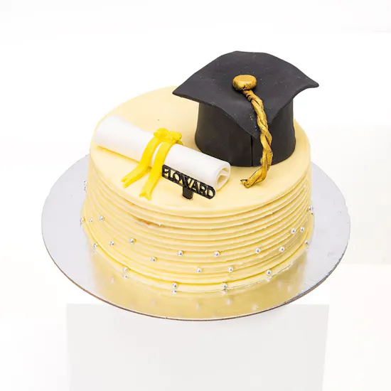 Floward Vanilla Sparkling Graduation Cake