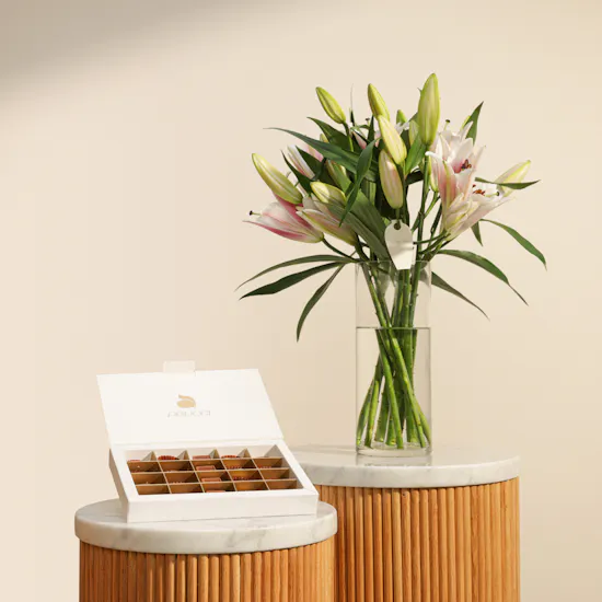 Abucci Classic Chocolate Box | Graceful Flower Vase