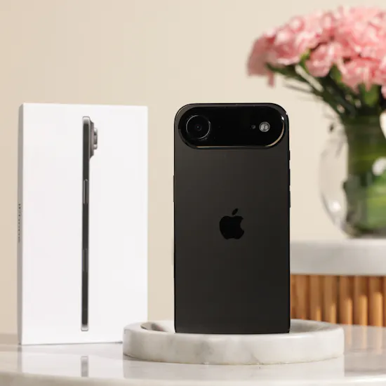 Apple iPhone Air Space Black 256GB | Blush of Gratitude Flowers