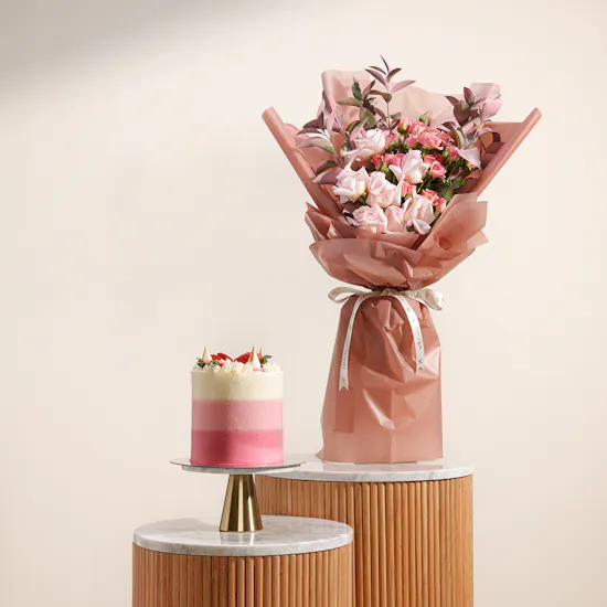 Floward Blush Cake | Birthday Roses