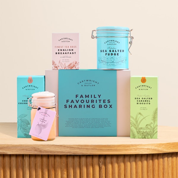 Cartwright & Butler The Family Favourites Sharing Box | Romance Love Roses Bouquet ♡