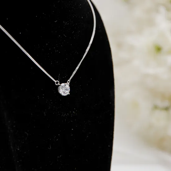 Felizmoda Silver Diamond Necklace with 15 White Chrysanthemums